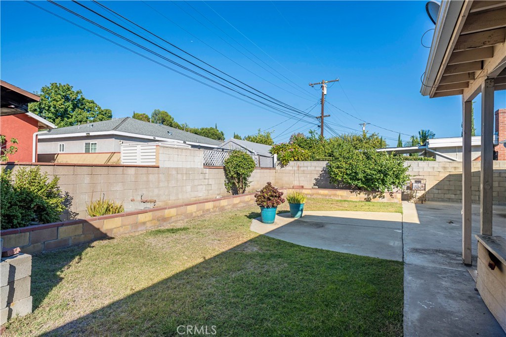 117 Spanner Street Monrovia, CA 91016 - Photo 25 of 33 a front view of a house with garden