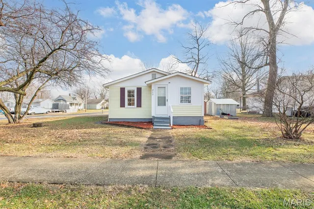$87,900 | 213 North Cross Street, Brighton, IL 62012