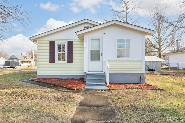 $87,900 | 213 North Cross Street, Brighton, IL 62012