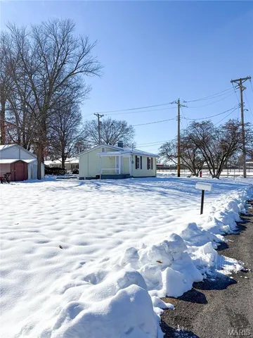 $87,900 | 213 North Cross Street, Brighton, IL 62012