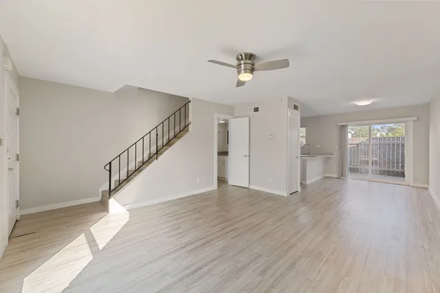 $1,250 | 5005 Manor Road, Unit 122, Austin, TX 78723