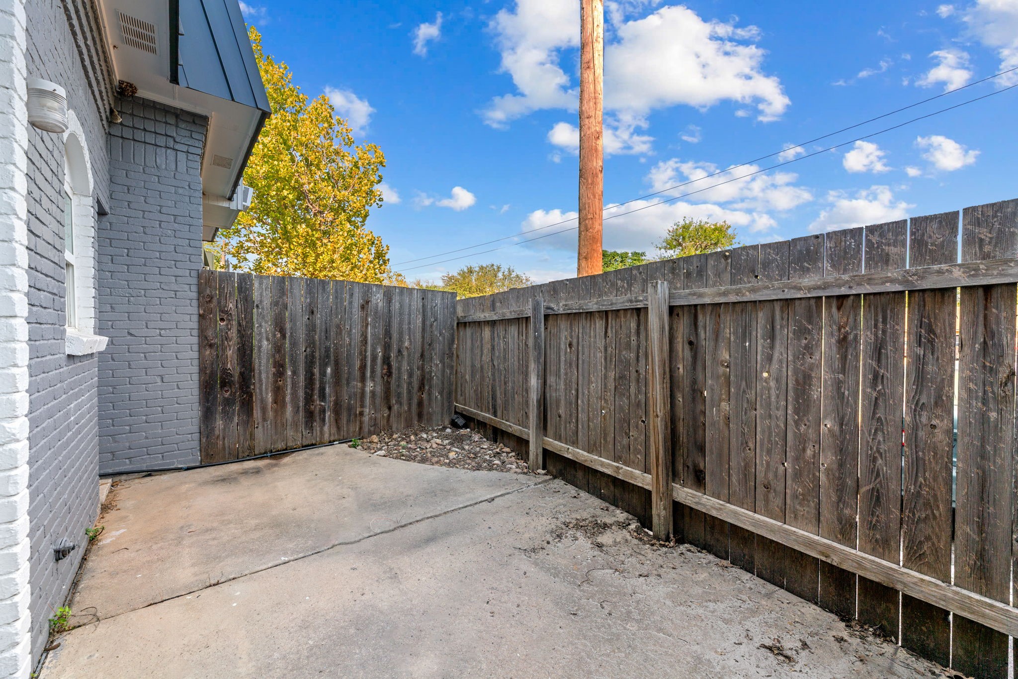 5005 Manor Road, Unit 122 Austin, TX 78723 - Photo 27 of 35 a view of wooden fence
