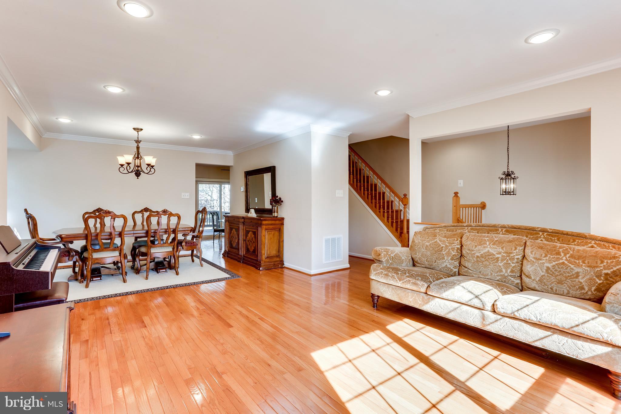 6141 Good Hunters Ride Columbia, MD 21045 - Photo 3 of 28 a living room with furniture and wooden floor
