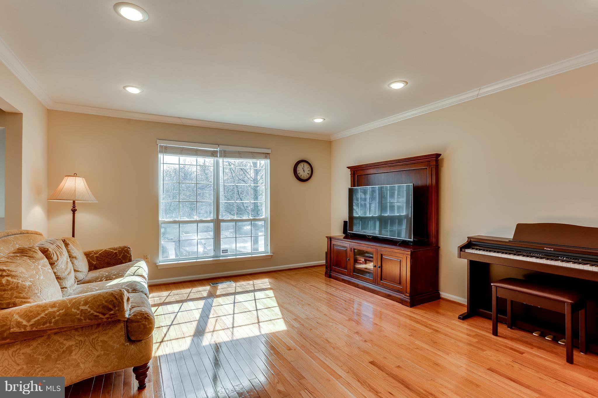 6141 Good Hunters Ride Columbia, MD 21045 - Photo 4 of 28 a living room with furniture and a flat screen tv