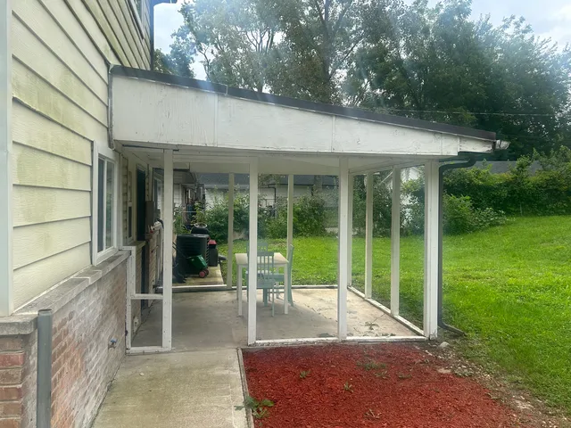 a view of a house with backyard and porch