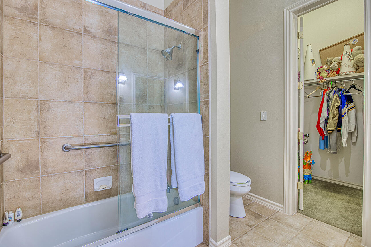 656 Cox Road El Paso, TX 79932 - Photo 24 of 74 Bath in 2nd Bedroom