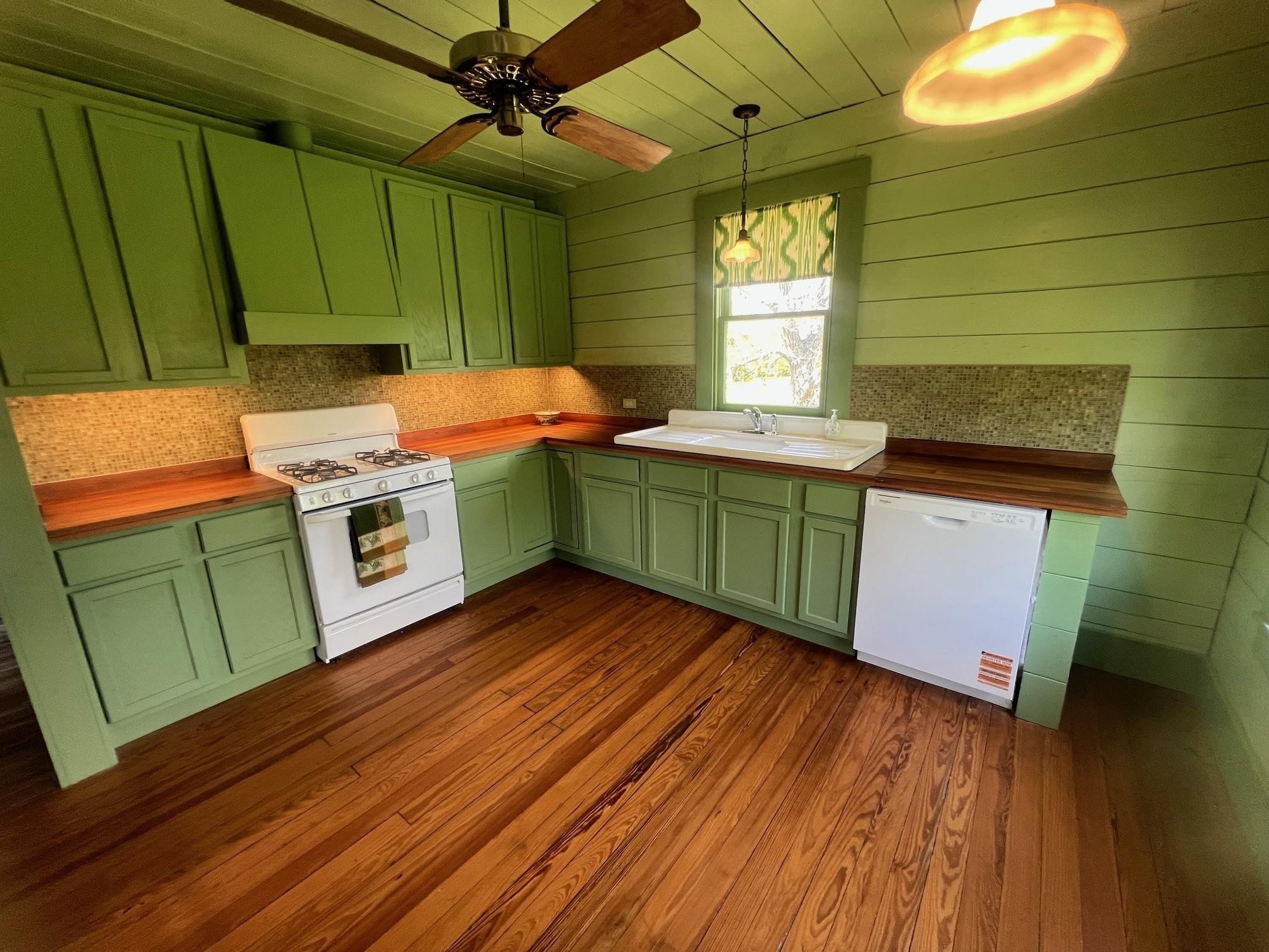618 Bayridge Road La Porte, TX 77571 - Photo 6 of 16 Kitchen