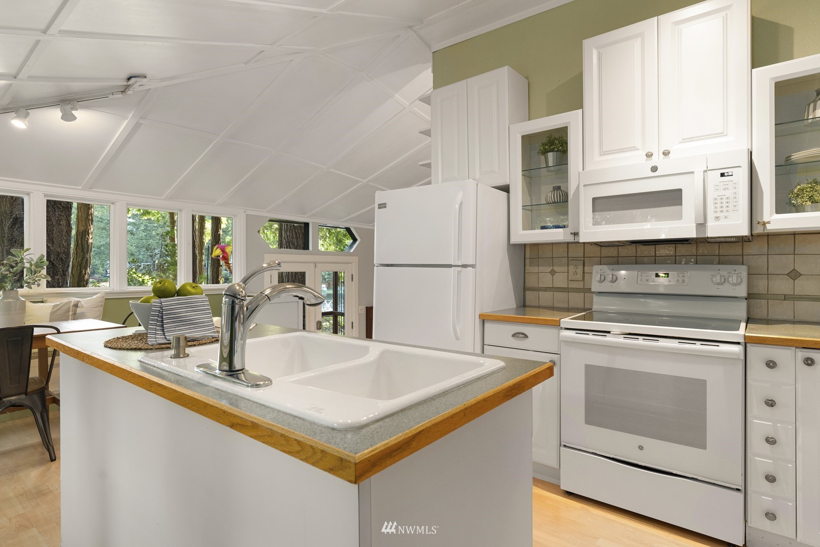 7245 Lake Alice Road Southeast Fall City, WA 98024 - Photo 14 of 38 Gallery Image 14