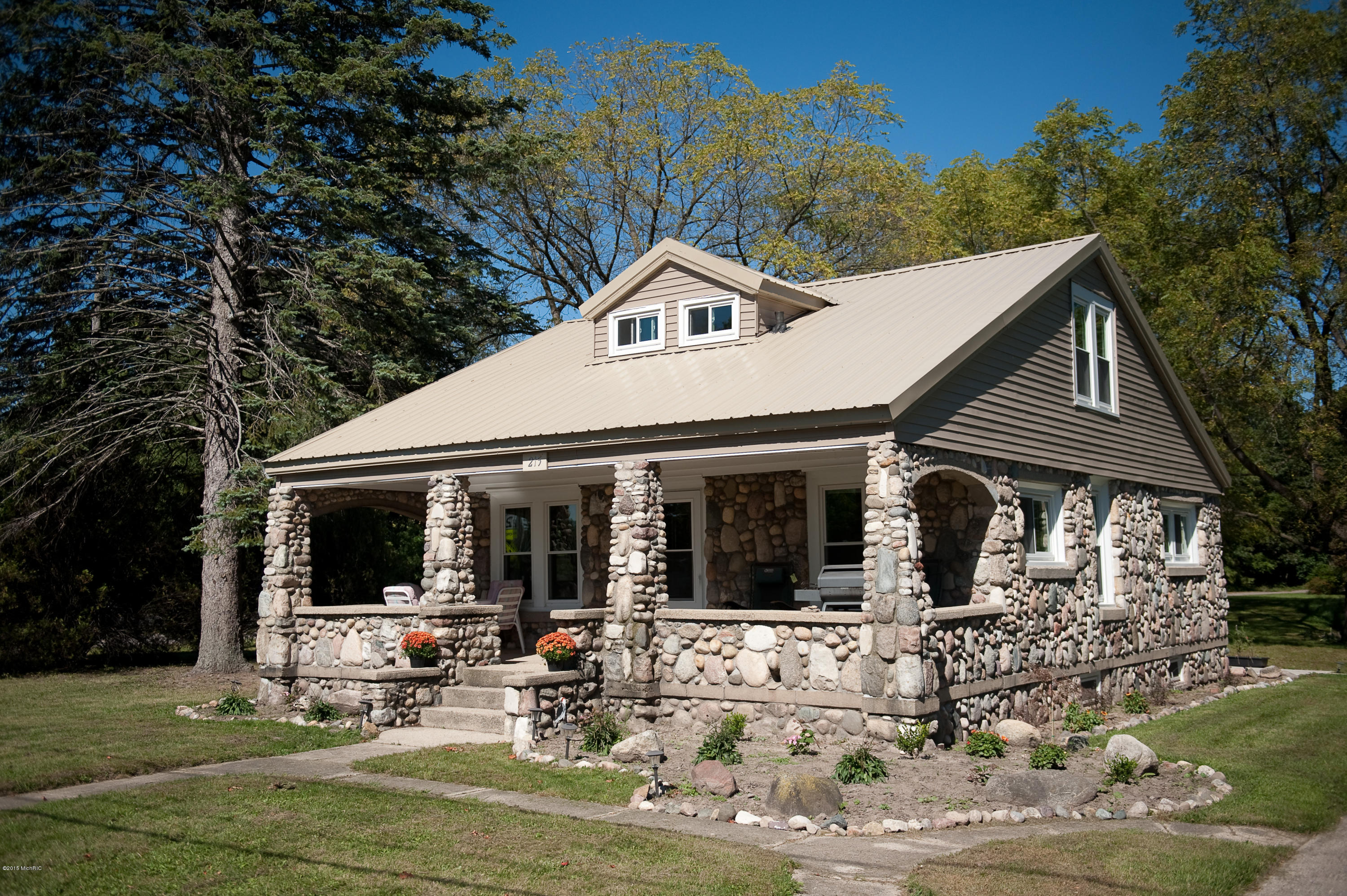 215 East State Road Grant, MI 49327 - Photo 1 of 15 DSC_3086