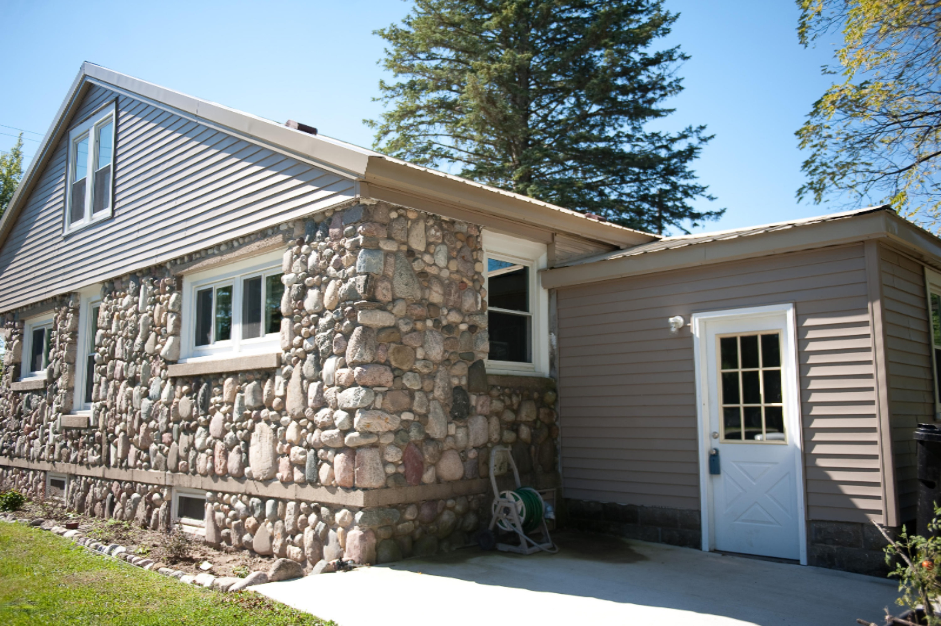215 East State Road Grant, MI 49327 - Photo 3 of 15 DSC_3093