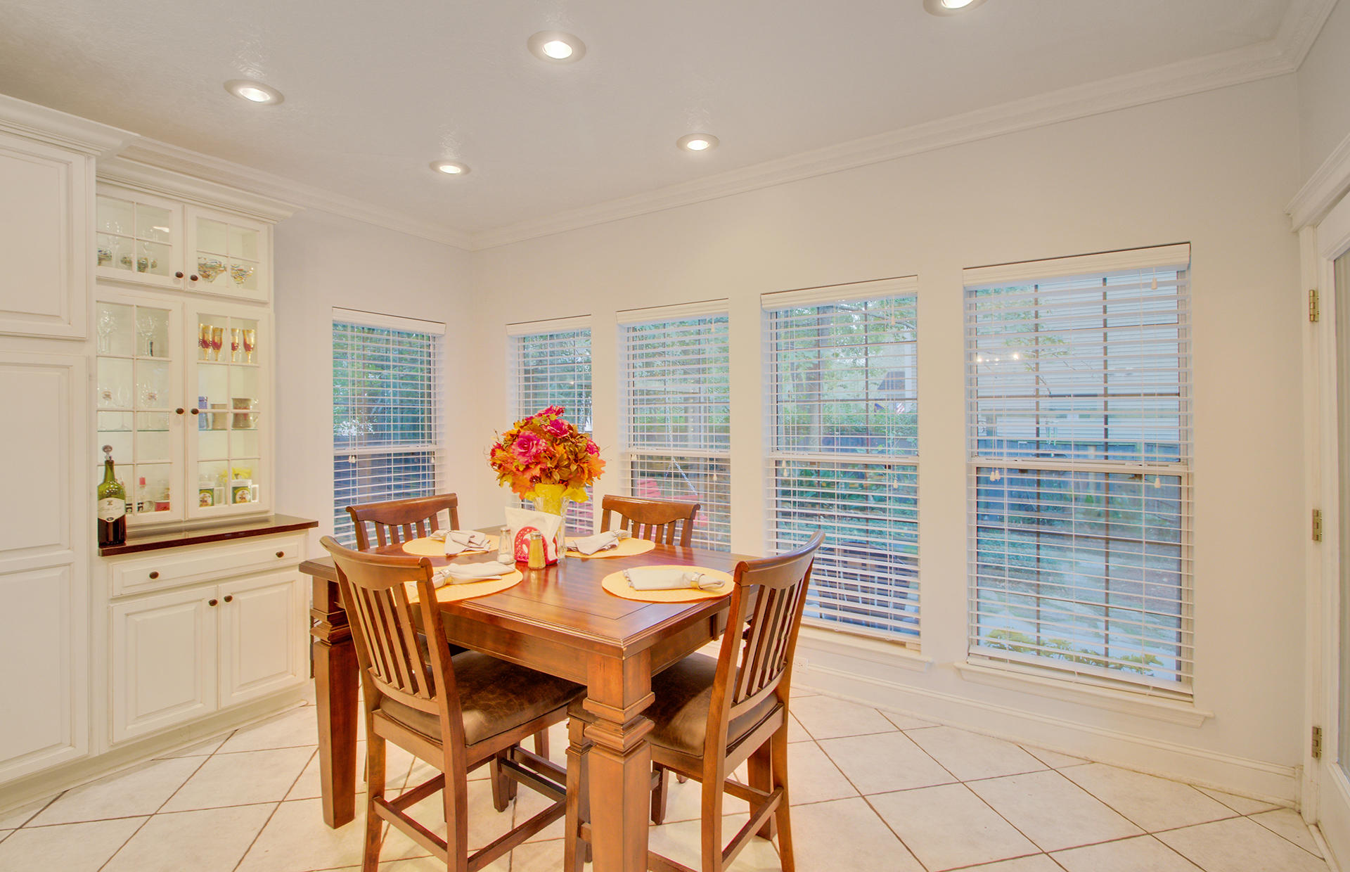 576 Pointe Of Oaks Road Summerville, SC 29485 - Photo 9 of 40 11