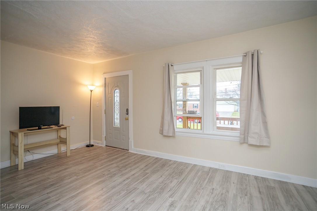 1175 Lander Road Cleveland, OH 44124 - Photo 4 of 23