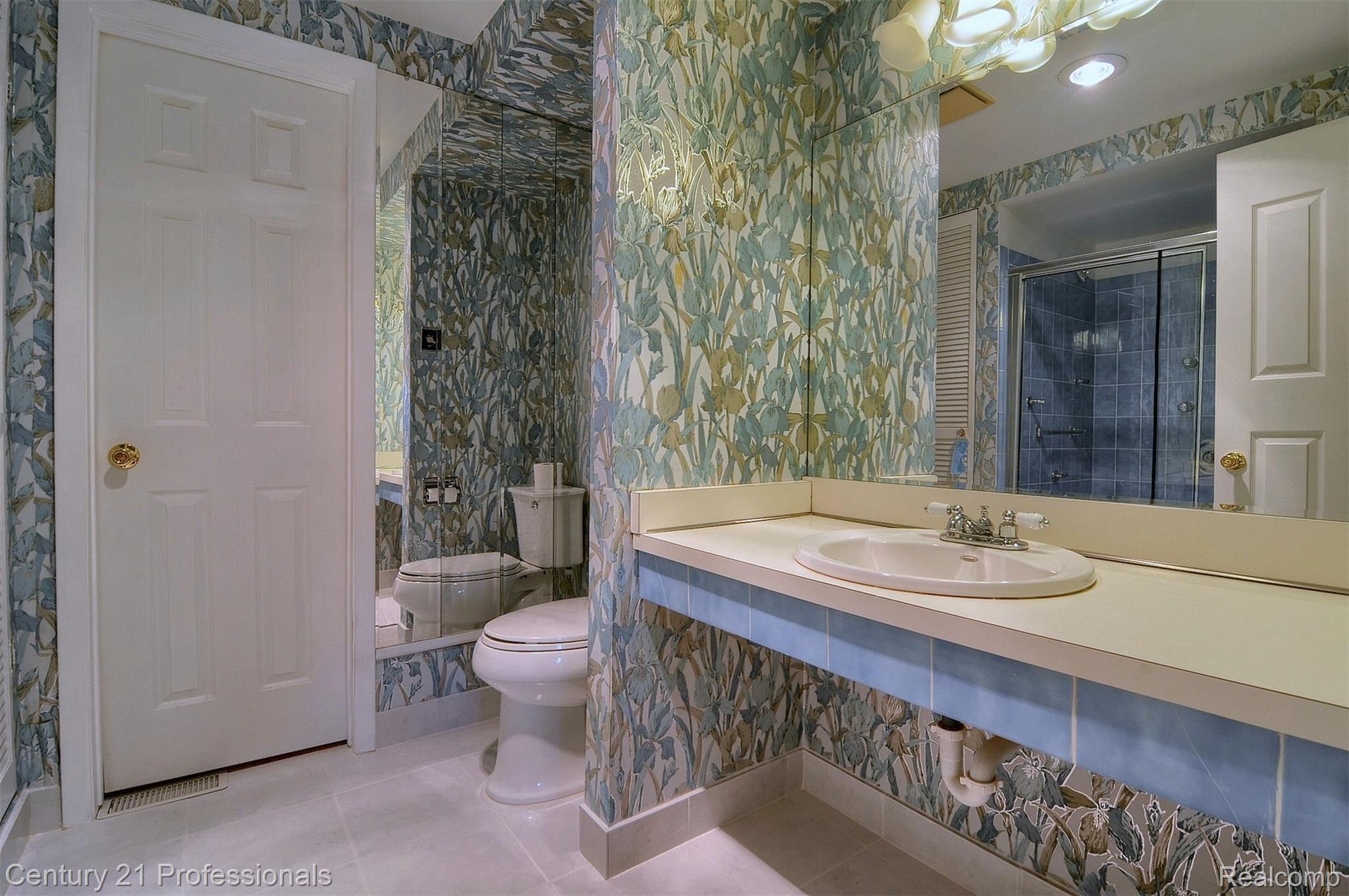 599 Middlebury Lane Rochester, MI 48309 - Photo 19 of 32 20-Master Bathroom.jpg