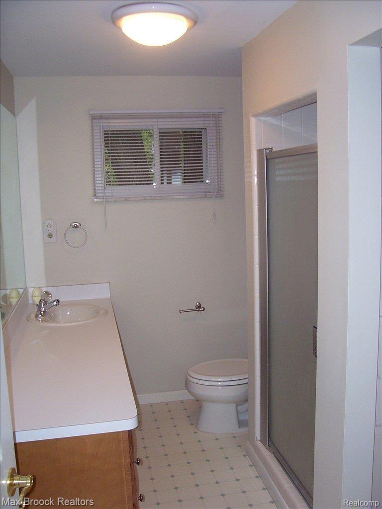 3412 Normandy Road Royal Oak, MI 48073 - Photo 2 of 10 102_0692.JPG