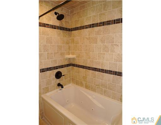 541 Georges Road Dayton, NJ 08810 - Photo 13 of 24 a bathroom with a bathtub