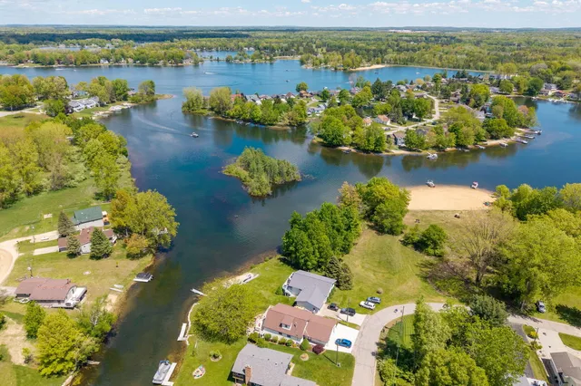 $899,900 | 10845 East Royal Road, Stanwood, MI 49346