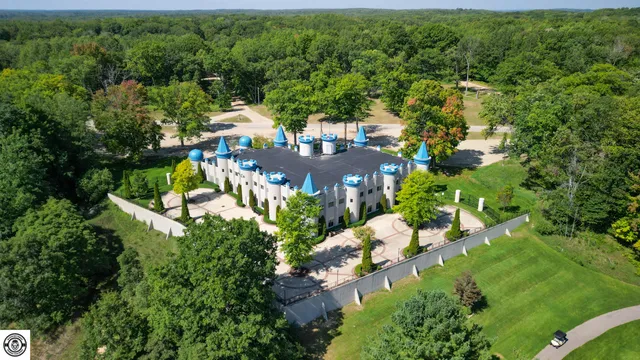 $899,900 | 10845 East Royal Road, Stanwood, MI 49346