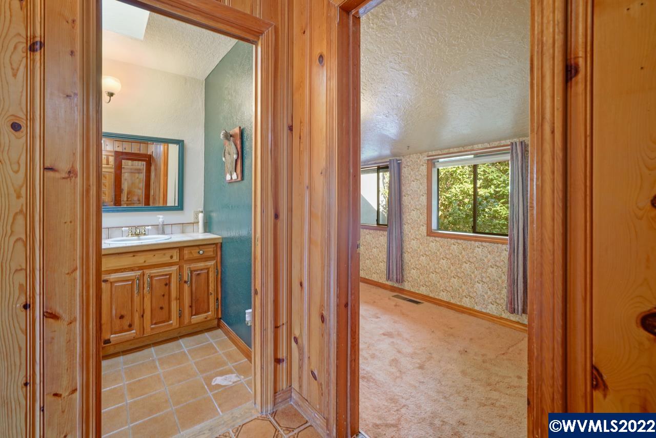 6515 Lardon Road Northeast Salem, OR 97305 - Photo 16 of 31