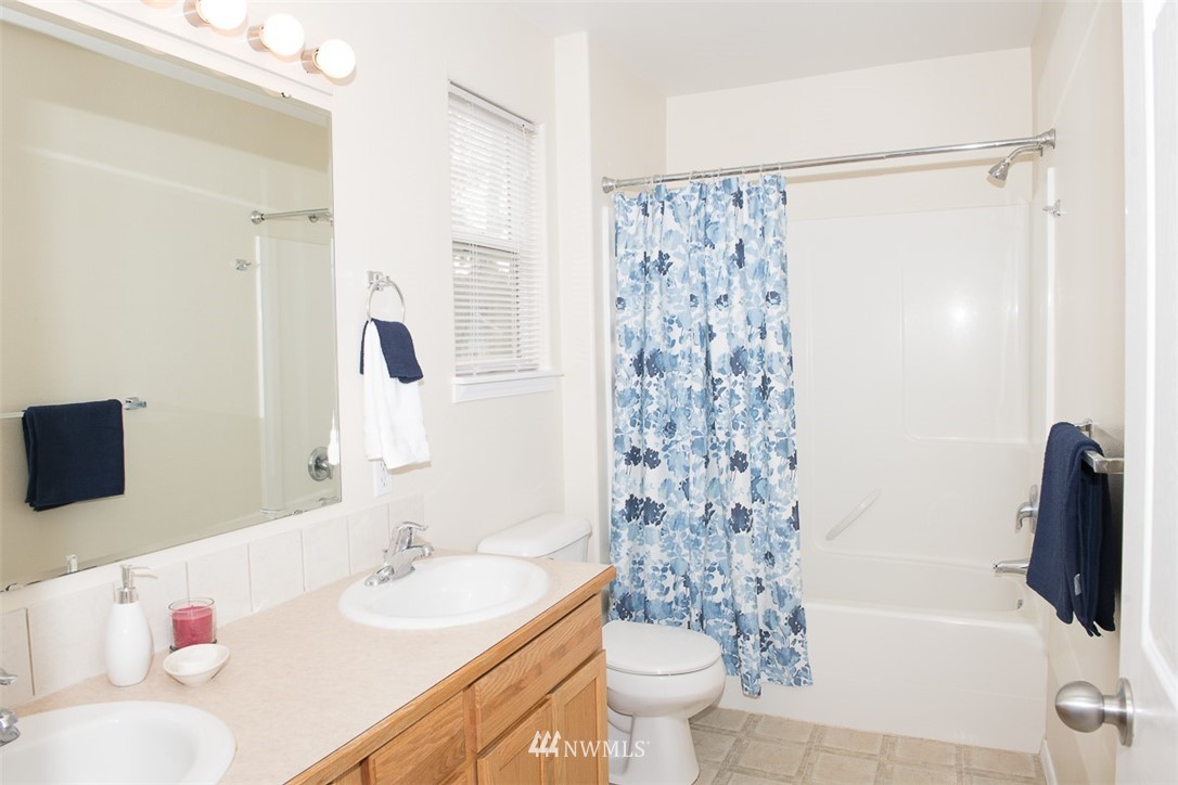 175110 West Byron Road Prosser, WA 99350 - Photo 11 of 29 a bathroom with a sink toilet and shower
