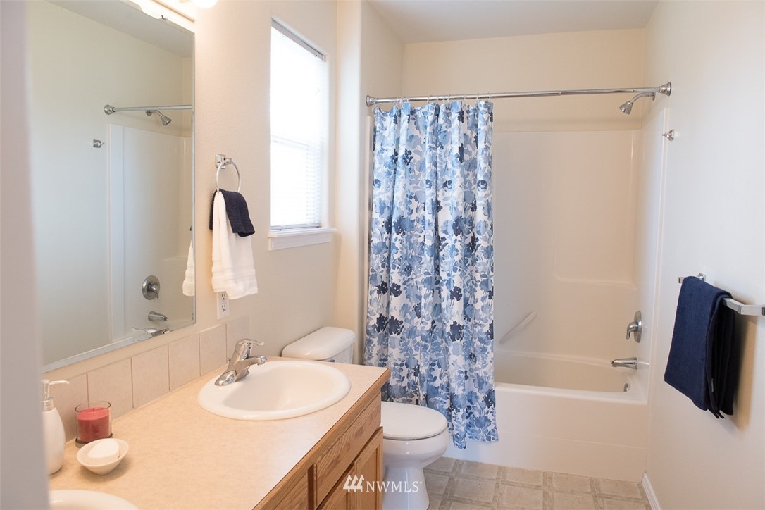 175110 West Byron Road Prosser, WA 99350 - Photo 12 of 29 a bathroom with a sink toilet and shower