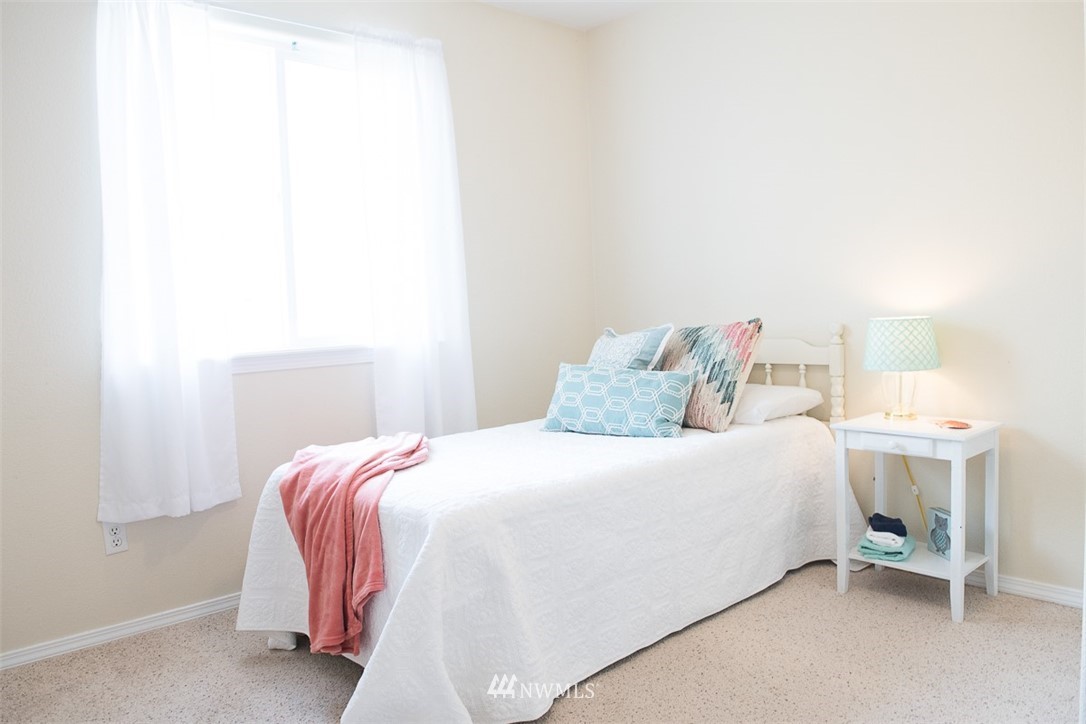 175110 West Byron Road Prosser, WA 99350 - Photo 13 of 29 a bedroom with a bed and a window