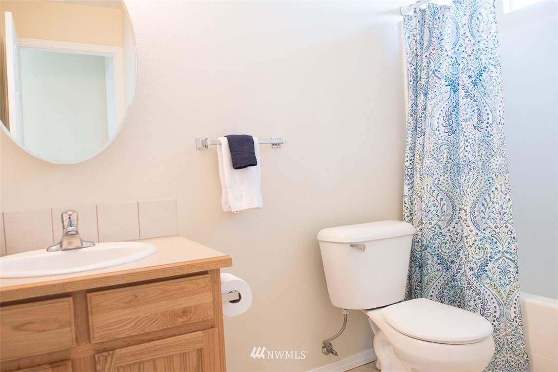 175110 West Byron Road Prosser, WA 99350 - Photo 14 of 29 a bathroom with a toilet a sink and a mirror