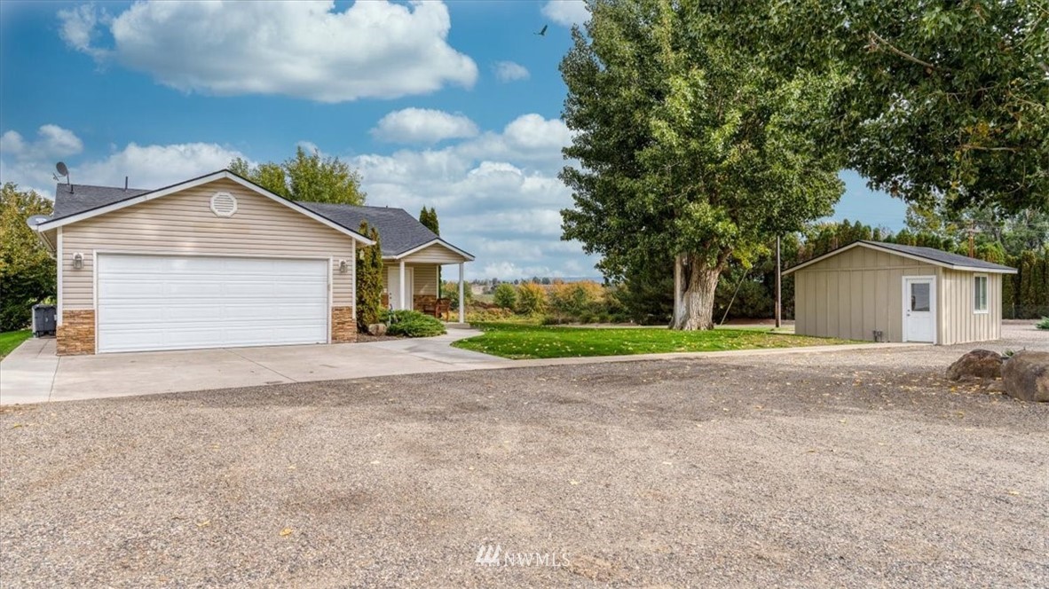 175110 West Byron Road Prosser, WA 99350 - Photo 23 of 29 a view of a house with a yard and garage