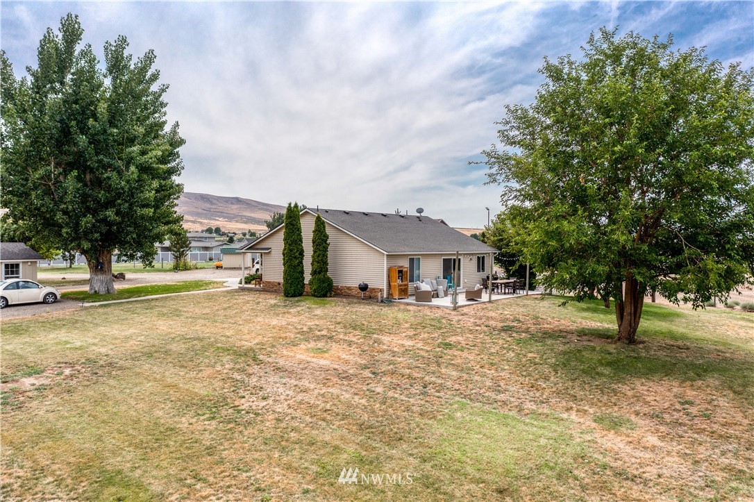 175110 West Byron Road Prosser, WA 99350 - Photo 27 of 29 a view of a house with a yard and tree s