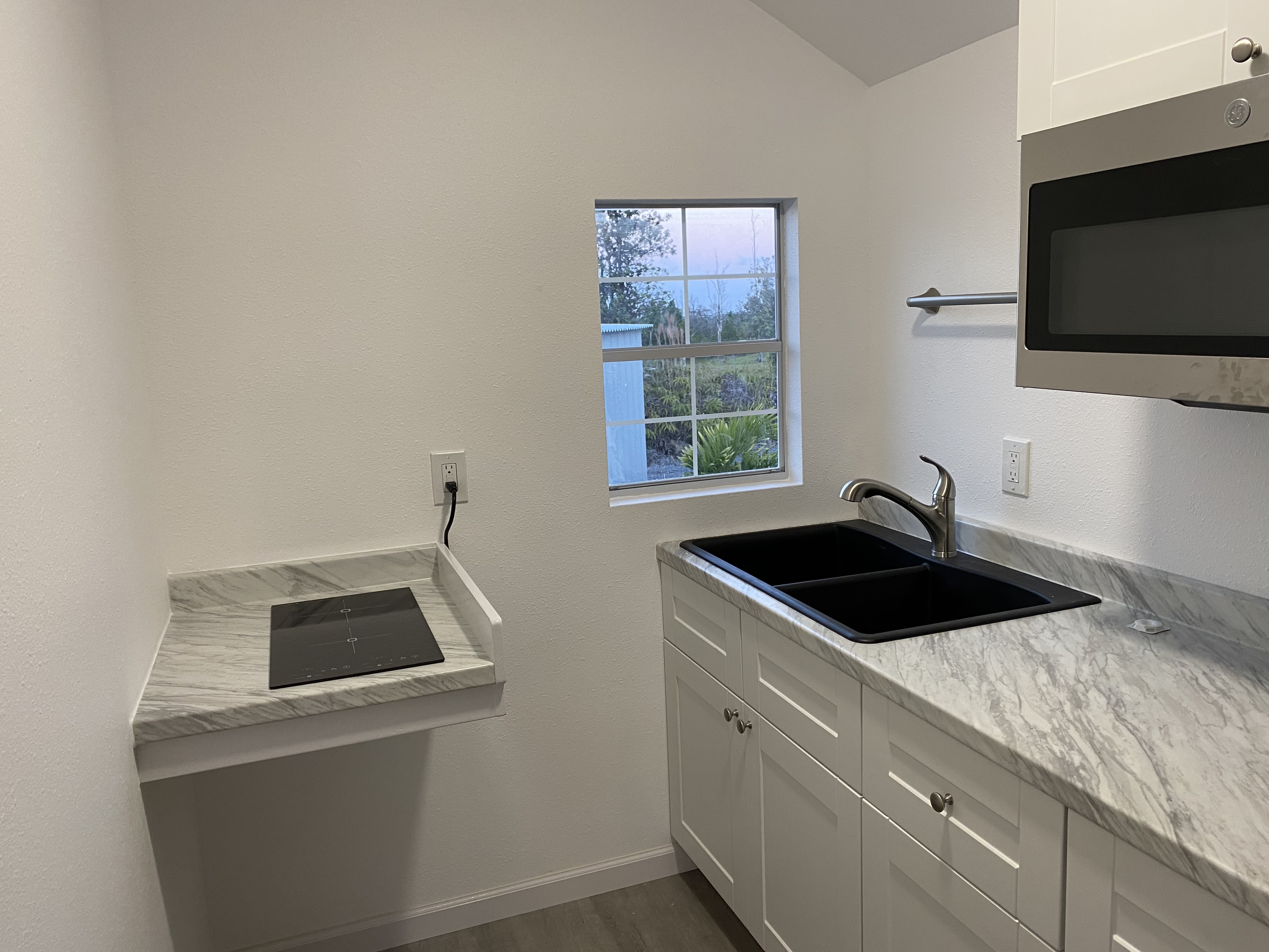 16-1321 Moho Road Keaau, HI 96749 - Photo 4 of 19 a kitchen that has a sink and a stove