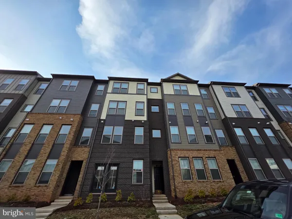 $635,000 | 45916 Swallow Terrace, Sterling, VA 20165