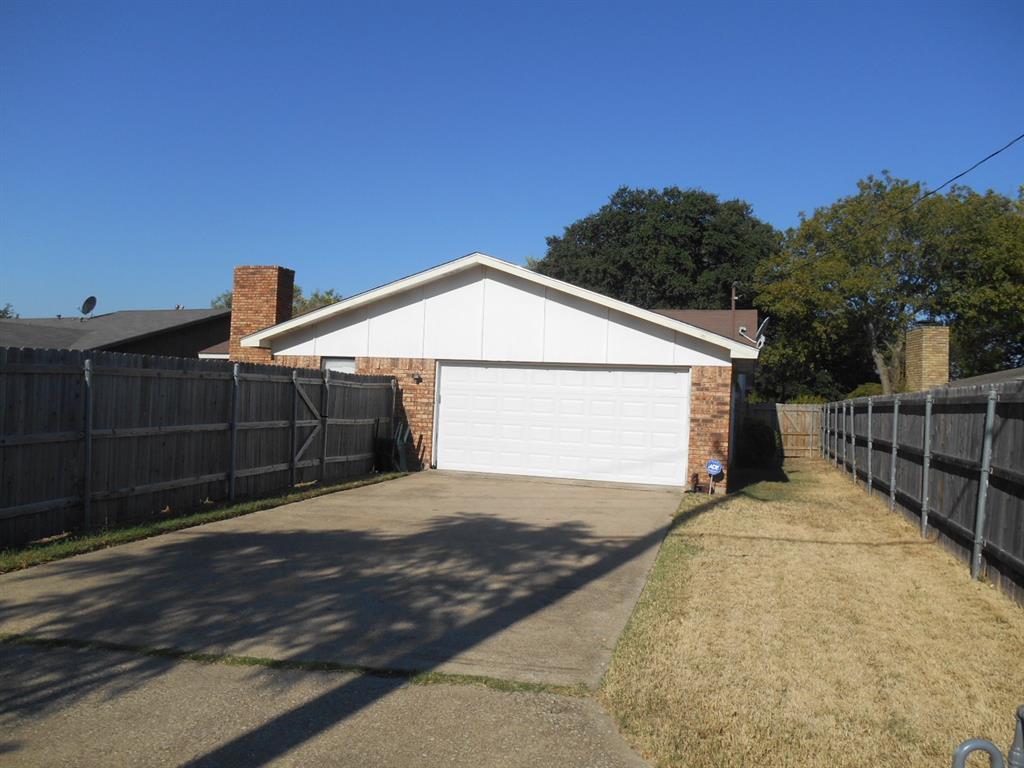 10371 White Elm Road Dallas, TX 75243 - Photo 2 of 11