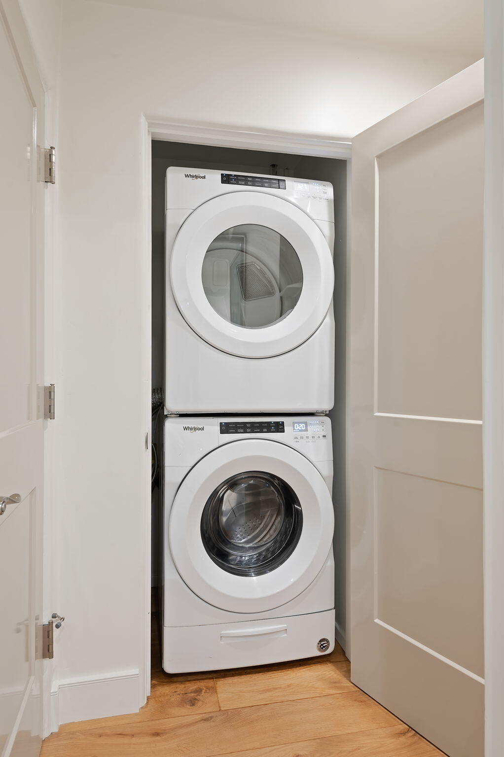 1126 Hill Road Montecito, CA 93108 - Photo 28 of 43 45-web-or-mls-45 - Laundry