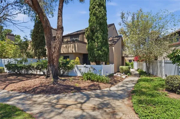 $910,000 | 905 Hyde Court, Costa Mesa, CA 92626