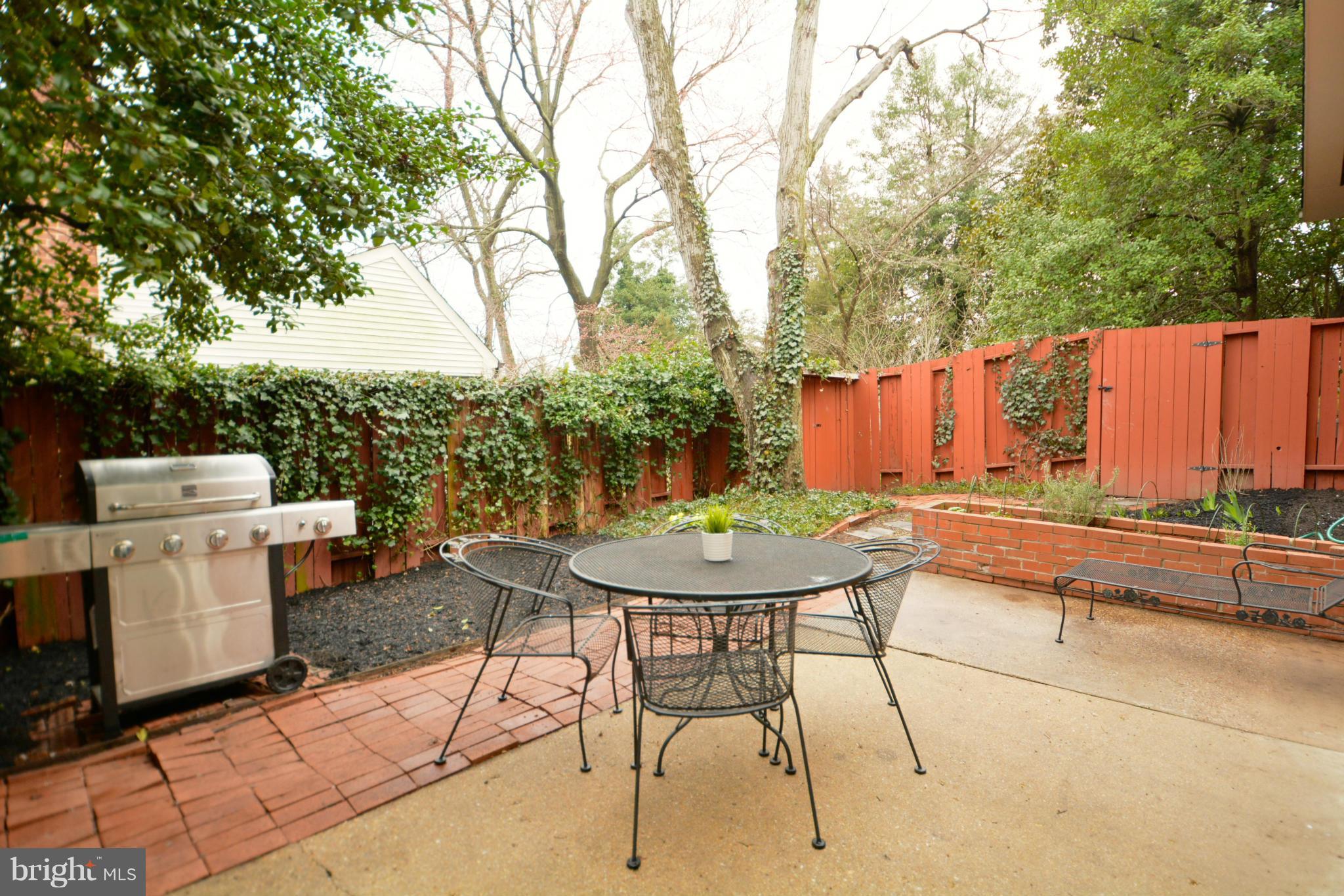 5000 Richenbacher Avenue Alexandria, VA 22304 - Photo 28 of 29 Exterior (Rear)
