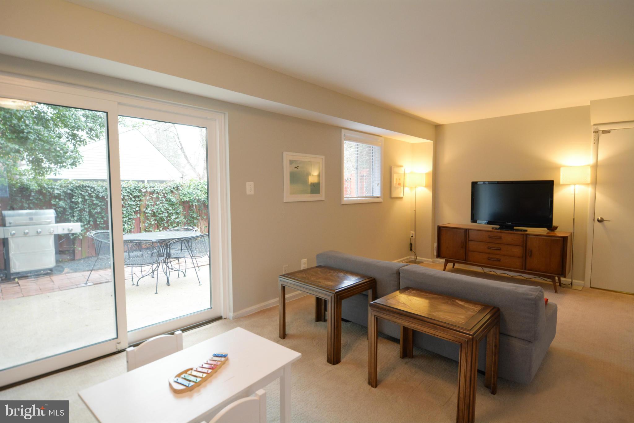 5000 Richenbacher Avenue Alexandria, VA 22304 - Photo 9 of 29 Family Room