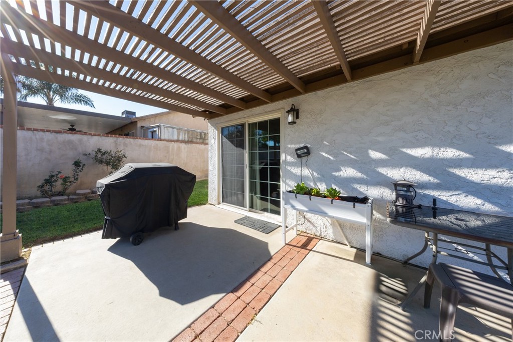 10514 Cameo Court Riverside, CA 92505 - Photo 23 of 30 a living room with furniture