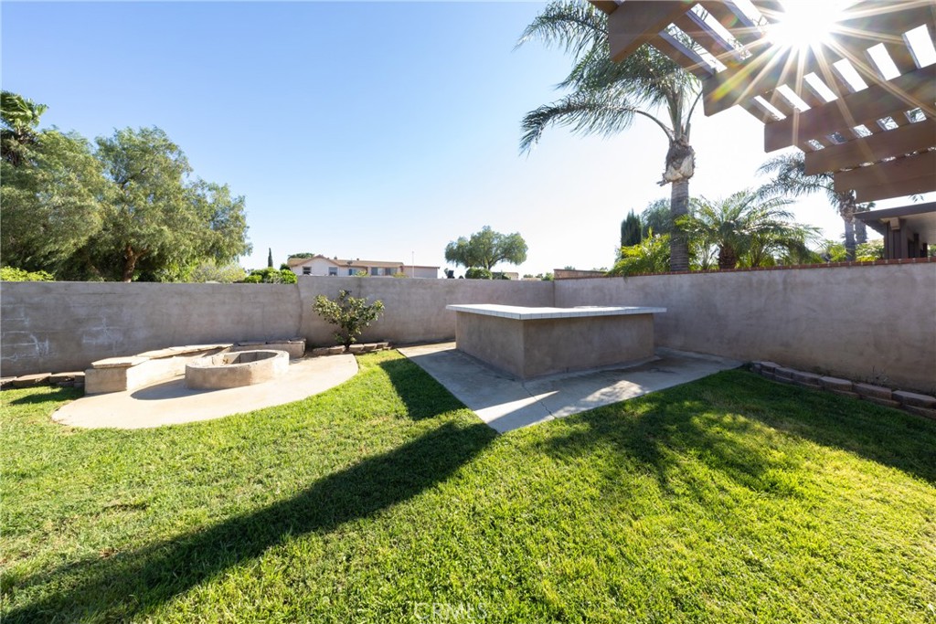 10514 Cameo Court Riverside, CA 92505 - Photo 24 of 30 a view of a backyard with swimming pool