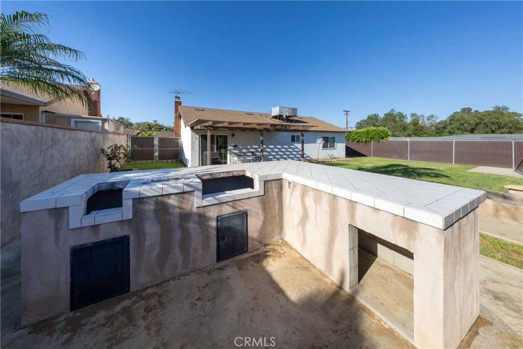 10514 Cameo Court Riverside, CA 92505 - Photo 26 of 30 a view of kitchen with oven and stove
