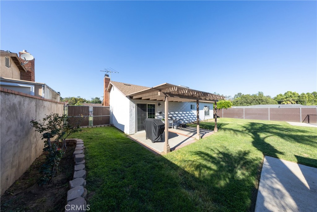 10514 Cameo Court Riverside, CA 92505 - Photo 27 of 30 a view of a house with backyard and porch