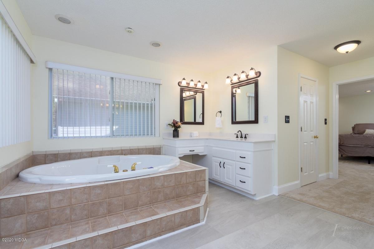 132 Brook Road Barnesville, GA 30204 - Photo 23 of 33 a bathroom with a bathtub a double vanity sink and mirror