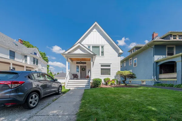 $2,550 | 25 6th Avenue, Unit 1, La Grange, IL 60525