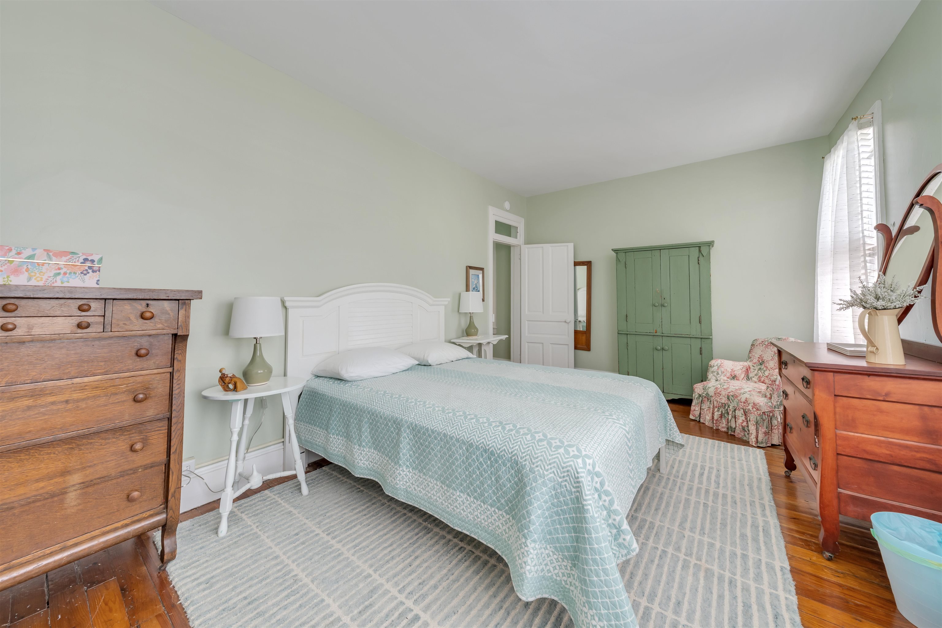 130 Decatur Street Cape May, NJ 08204 - Photo 30 of 50 a bedroom with a bed and a dresser