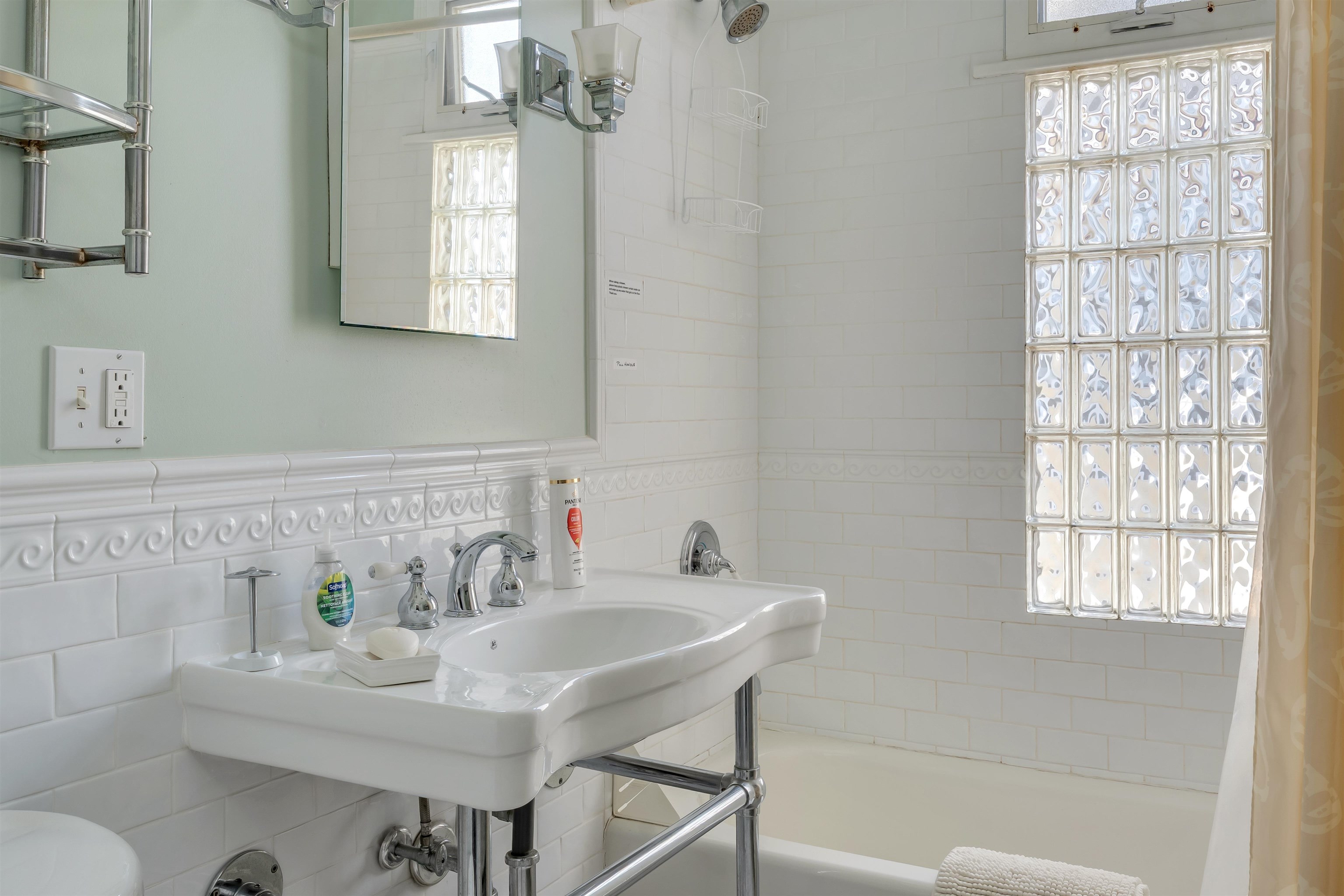130 Decatur Street Cape May, NJ 08204 - Photo 35 of 50 a bathroom with a sink and a bathtub