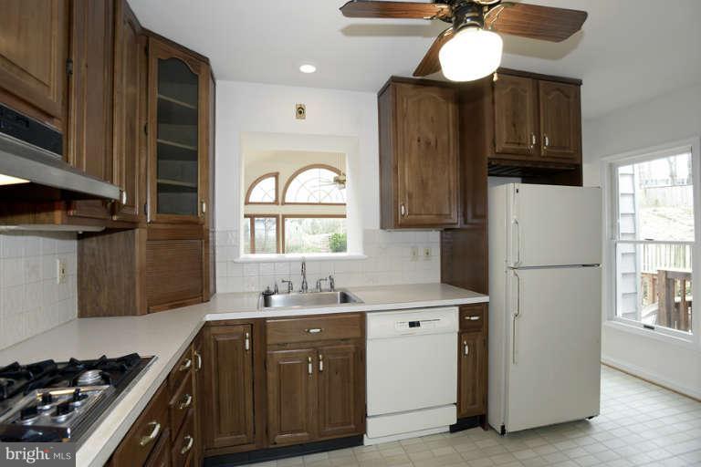414 Royalton Road Silver Spring, MD 20901 - Photo 3 of 14 Kitchen