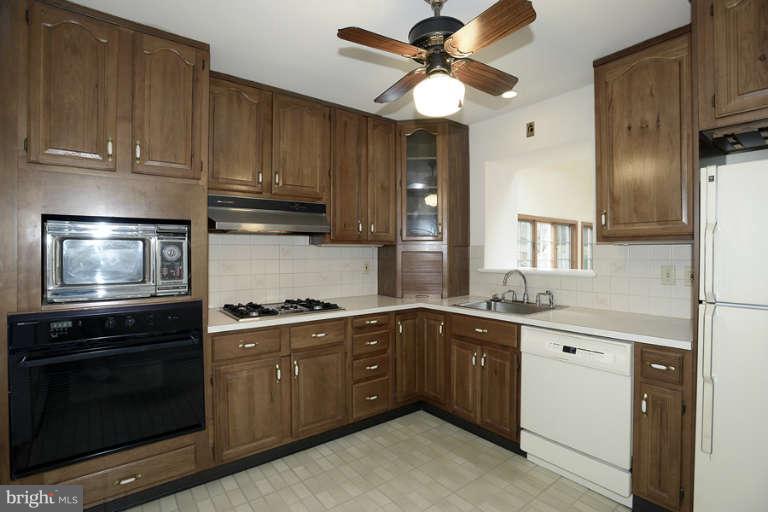 414 Royalton Road Silver Spring, MD 20901 - Photo 4 of 14 Kitchen