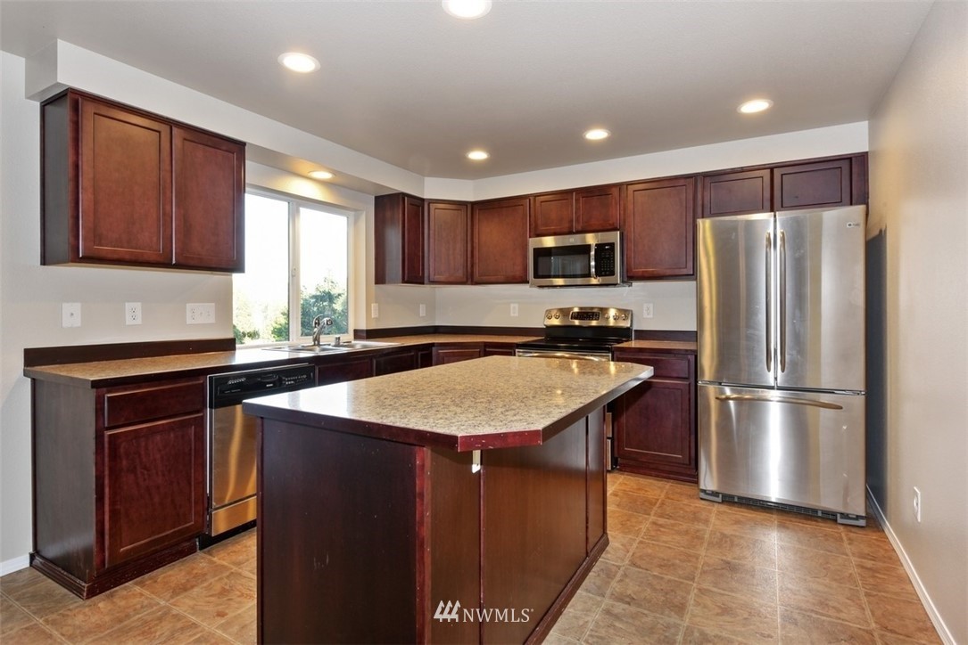 11214 Southeast 166th Place Renton, WA 98055 - Photo 4 of 15