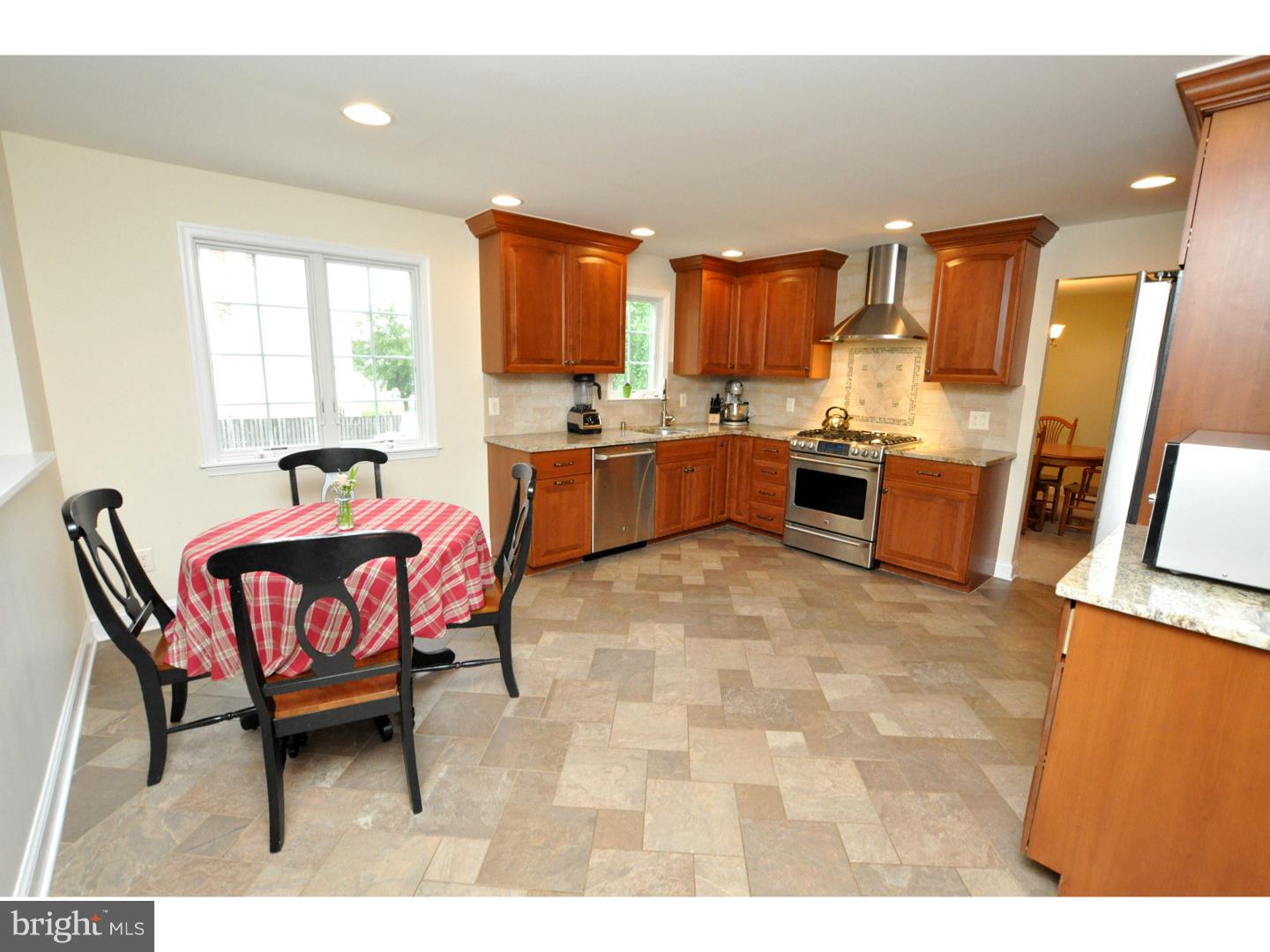 208 Yardley Road Delran, NJ 08075 - Photo 11 of 25