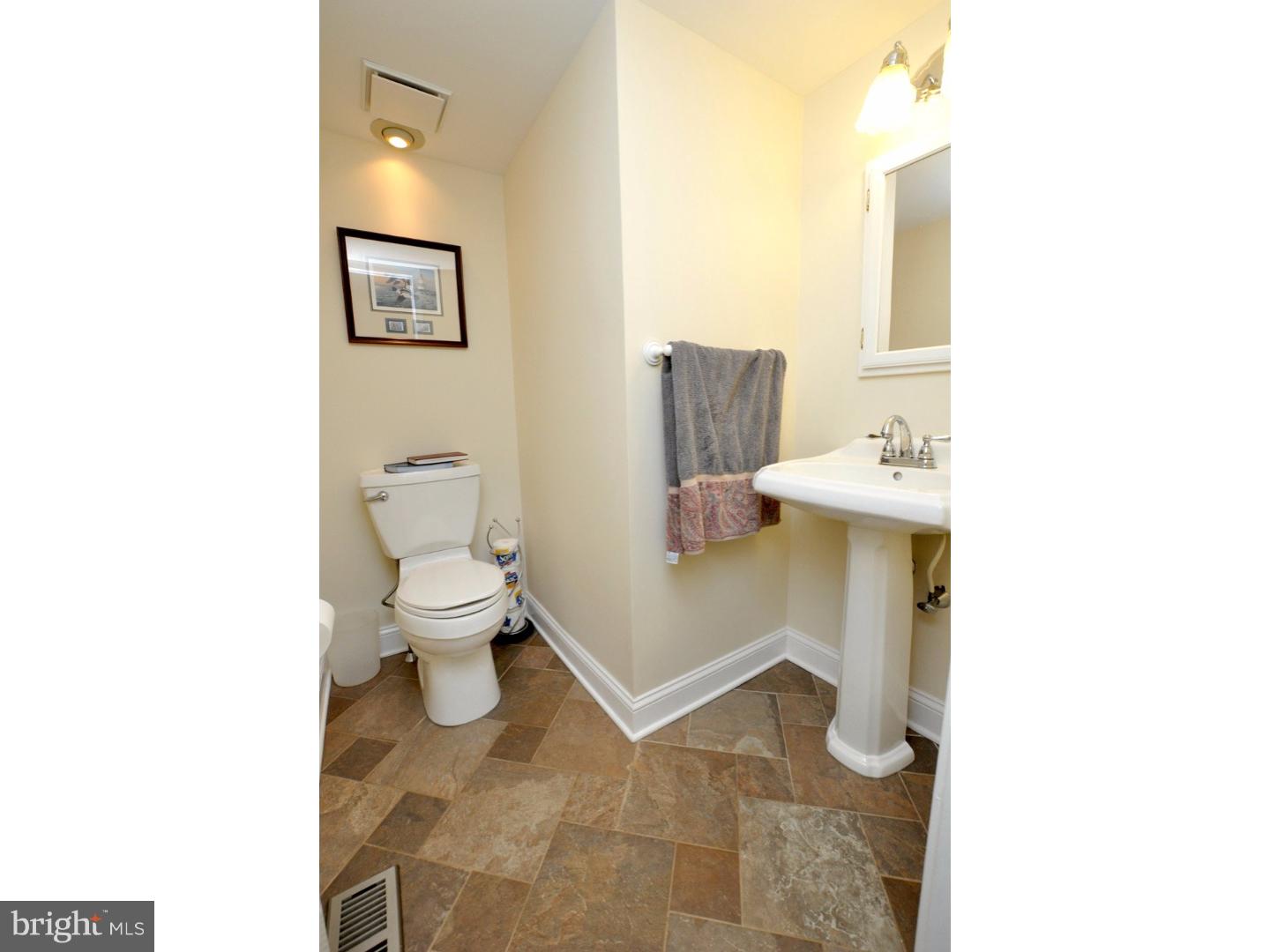 208 Yardley Road Delran, NJ 08075 - Photo 15 of 25