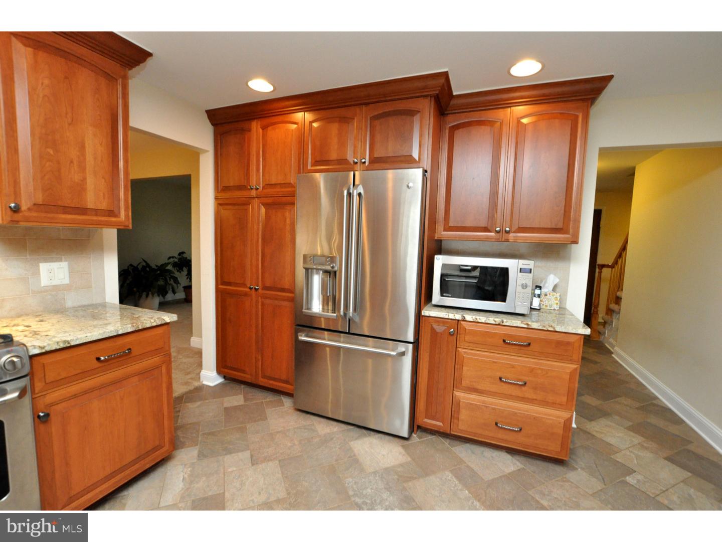 208 Yardley Road Delran, NJ 08075 - Photo 8 of 25