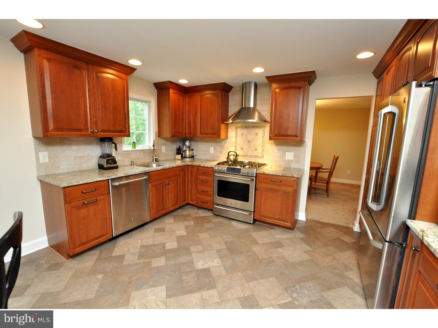 208 Yardley Road Delran, NJ 08075 - Photo 9 of 25